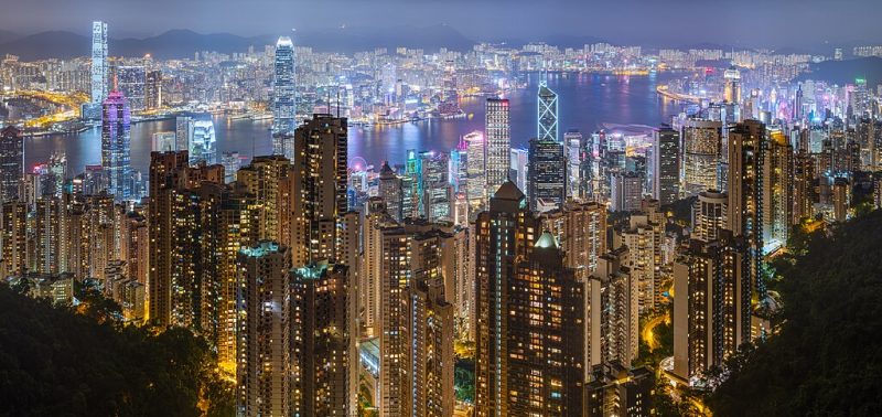 Hong Kong by night. Photo by Benh LIEU SONG. License CC-BY-SA 4.0.